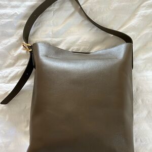 Madewell the essential bucket Leather Tote Bag. Burn olive color. EUC